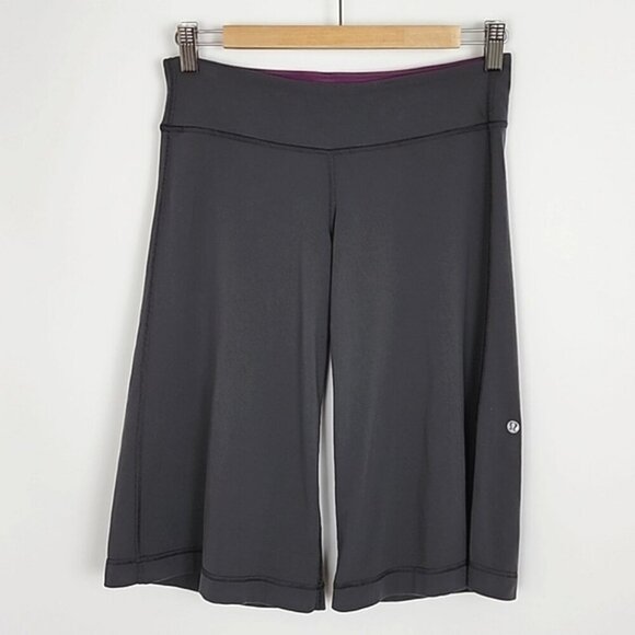 lululemon athletica Pants - Lululemon Wide Leg Grey Purple Capris Lightweight Stretch 15" Inseam Size 4